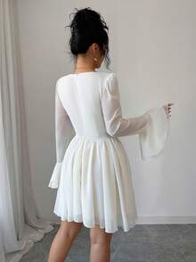Modelyn Chân váy mini xòe tay bồng bằng chiffon thắt nơ cổ tim thời trang - Màu be - Xem 2