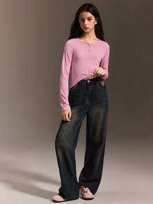 少女时尚休闲简约长袖T恤，胸前饰有纽扣蝴蝶结刺绣，修身剪裁，适合秋冬季外出、度假、购物、通勤，可搭配牛仔裤或运动裤。 - 粉色 - 查看 4