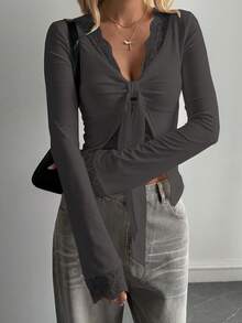 DAZY 女士V领蕾丝拼接修身长袖系带设计休闲性感T恤 春季Y2K - 灰色 - 查看 4