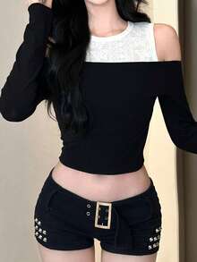 DAZY Áo thun nữ tay dài dáng ngắn ôm sát, phối ren tương phản, hở vai. - màu đen - Xem 2