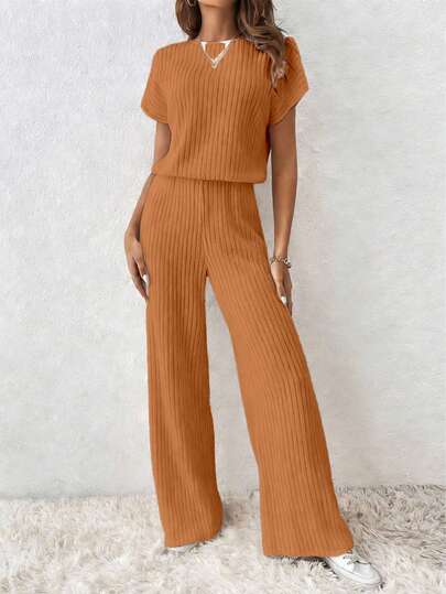 Mono informal de punto acanalado de color liso con mangas murciélago y cintura ajustada, ideal para primavera y verano.