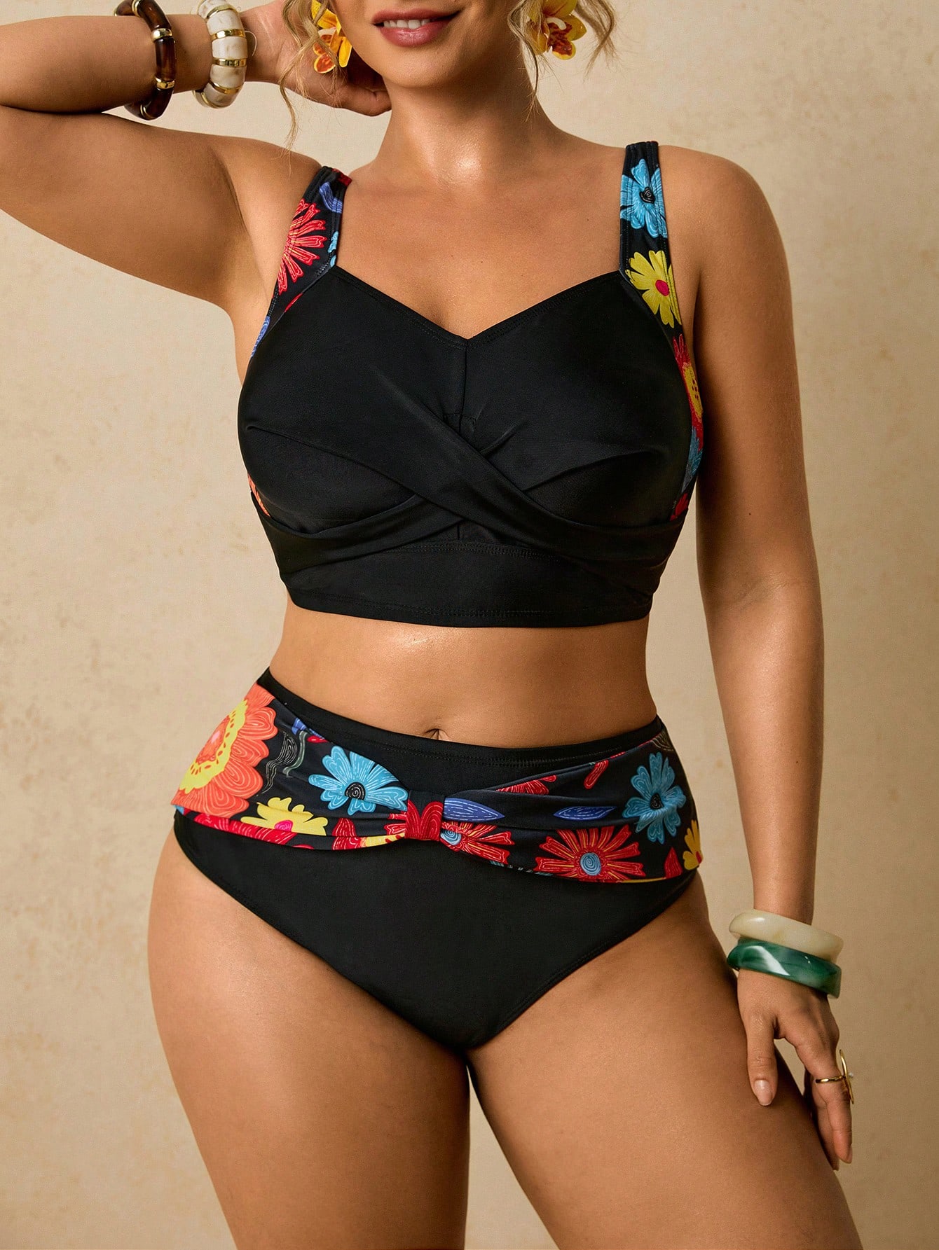 Travachic Conjunto de Maiô Estampado Floral com Recortes para Mulheres Plus Size - Preto - Visão 4