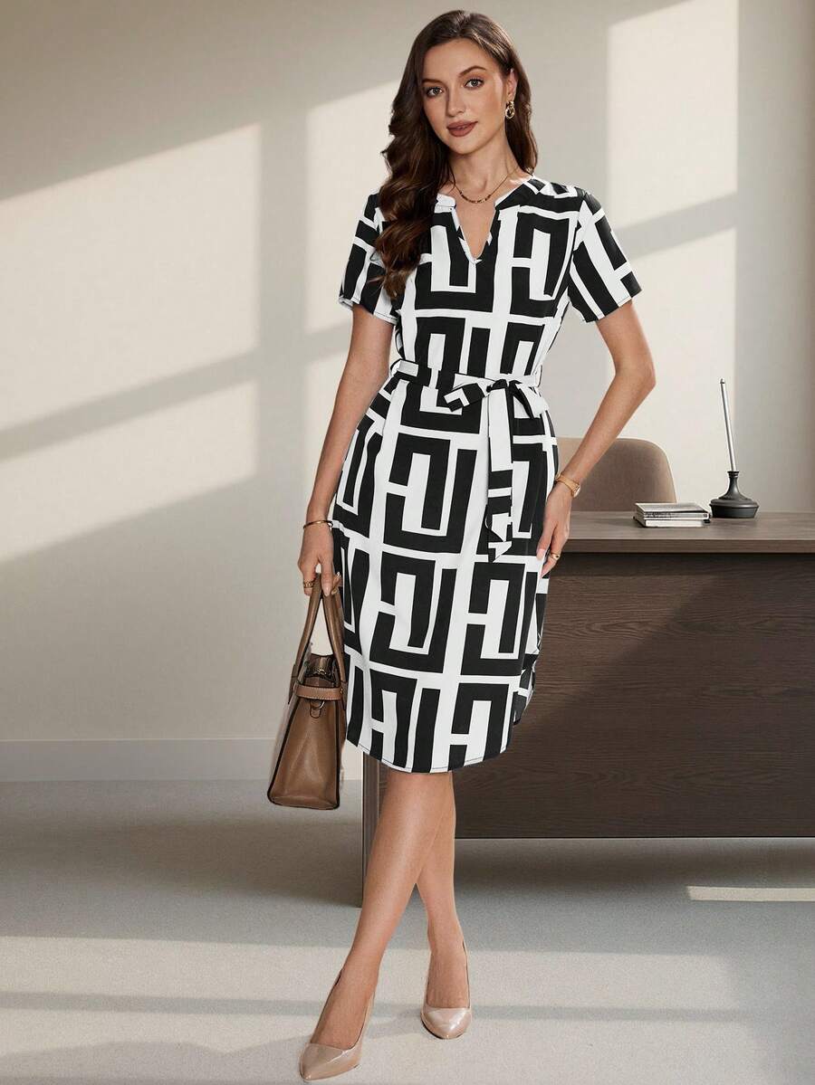 SHEIN Clasi 女士V领短袖撞色印花夏季连衣裙 - 黑與白 - 查看 1