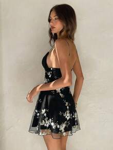 Aloruh 女士优雅性感褶皱罩杯刺绣纯色修身A字迷你连衣裙 - 黑色 - 查看 2