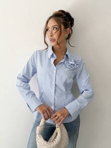 Islaluna Damen Mode Pendler gestreiftes 3D Blumen Dekor Hemd - Blau - Übersicht 3
