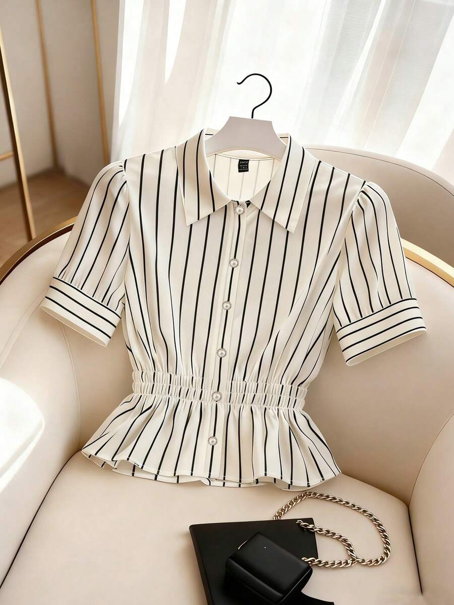 Franclia 女士优雅通勤条纹印花珍珠纽扣短袖休闲衬衫，荷叶边下摆，衬衫领短袖衬衫，收腰修身衬衫，短款衬衫，春夏新款时尚必备单品 - 彩色 - 查看 1