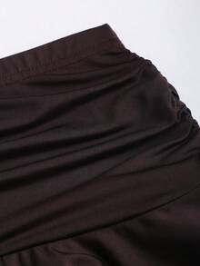 SHEIN Clasi 女士夏季简约纯色露背短款上衣和迷你裙两件套 - 咖啡棕 - 查看 3