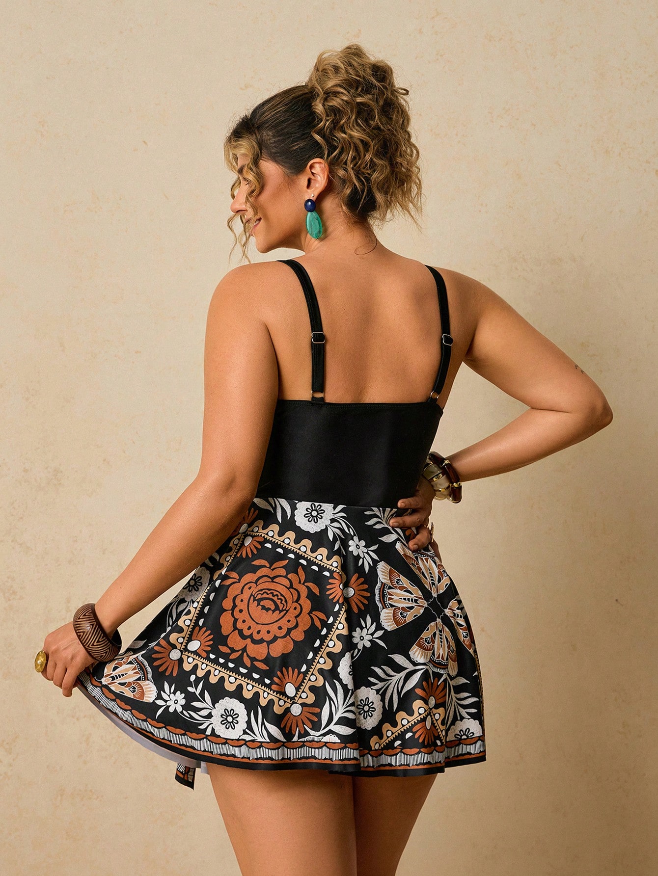 Travachic Maiô Preto com Estampa de Retalhos para Mulheres Plus Size - Preto - Visão 3
