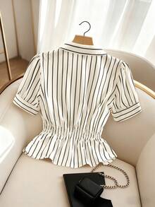 Franclia 女士优雅通勤条纹印花珍珠纽扣短袖休闲衬衫，荷叶边下摆，衬衫领短袖衬衫，收腰修身衬衫，短款衬衫，春夏新款时尚必备单品 - 彩色 - 查看 2