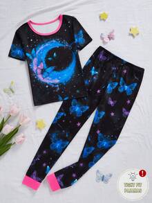 Conjunto de pijama infantil feminino de 1 peça, modelagem justa, estampa luminosa de borboletas e céu estrelado por toda a peça, com detalhes em rosa para um estilo delicado e encantador. Tecido elástico e luminoso, confortável para dormir ou usar no dia a dia, lavável à máquina. - Multicolorido - Ver 5
