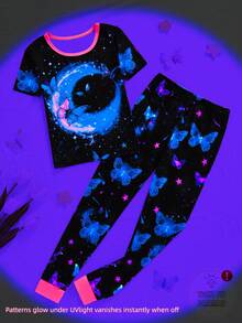 Conjunto de pijama infantil feminino de 1 peça, modelagem justa, estampa luminosa de borboletas e céu estrelado por toda a peça, com detalhes em rosa para um estilo delicado e encantador. Tecido elástico e luminoso, confortável para dormir ou usar no dia a dia, lavável à máquina. - Multicolorido - Ver 4