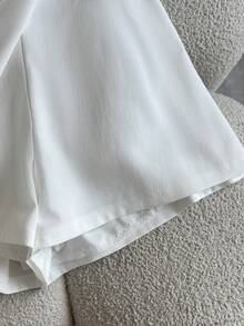 SHEIN Franclia 女士两件套：圆领短袖上衣，右肩镂空设计，饰有金属装饰；高腰A字短裤，配有预装黑色皮带；百搭时尚，适合日常穿着。 - 彩色 - 查看 7