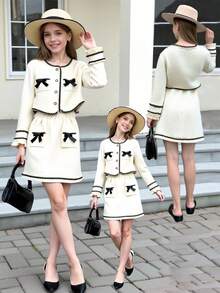 两件套女童奶油色蝴蝶结装饰长袖上衣和百褶裙套装，优雅休闲舒适，适合派对、度假、户外活动、四季皆宜，尤其适合秋冬季节。