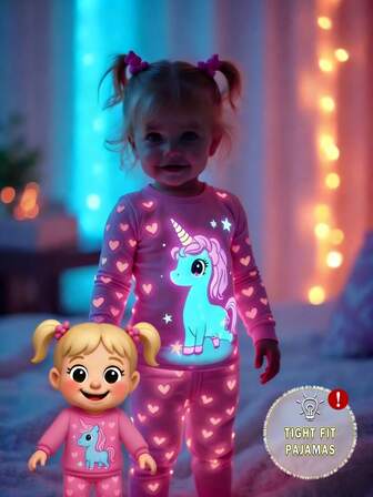 SHEIN Perso Play 2-delat set med åtsittande nattkläder, söta enhörningstryckta pyjamasar och leggings för flickor, pyjamasset i neonfärger, nattkläder för flickor, pyjamasar med karaktärer och enhörning, åtsittande passform. Denna produkt kräver UV-ljusexponering för att lysa.