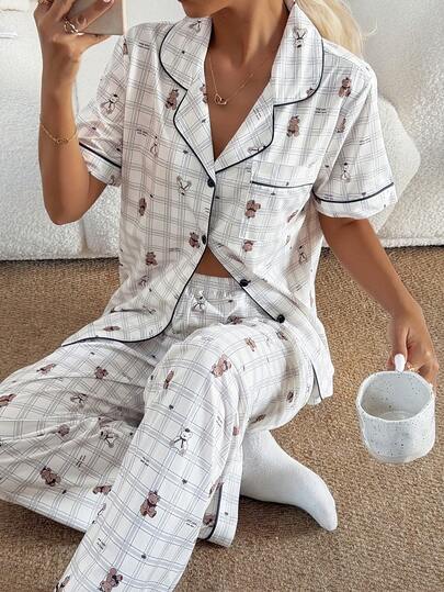 SHEIN Napfluff Conjunto de pijama de mujer con manga corta, decoración de botones y estampado de oso a cuadros