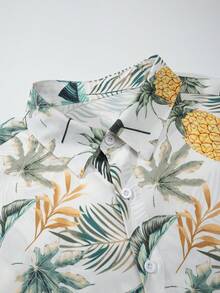Manfinity EZcore Conjunto de Praia Plus Size Masculino com Camisa de Manga Curta Estampa de Árvore Tropical e Abacaxi e Shorts com Cordão na Cintura - Multicolorido - Visão 5