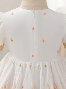 Glamorique Kids 女婴镂空刺绣短袖连衣裙，精致刺绣蕾丝边饰，柔软舒适，适合日常穿着、旅行、婚礼、派对等场合。 - 金色 - 查看 3