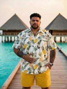 Manfinity EZcore Conjunto de Praia Plus Size Masculino com Camisa de Manga Curta Estampa de Árvore Tropical e Abacaxi e Shorts com Cordão na Cintura - Multicolorido - Visão 4