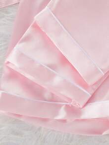 少女睡衣套装 - 两件套粉色缎面长袖翻领睡衣，包含长裤和短裤，适合大女孩穿着，轻盈顺滑，优雅舒适，四季皆宜，是睡前和假期的理想之选。2026 年必备礼物，舒适透气，可机洗，是晨间日常穿着的理想选择。 - 粉色 - 查看 5