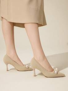 CUCCOO BASICS 女士时尚优雅通勤高跟鞋，饰有蝴蝶结 - 杏色 - 查看 5