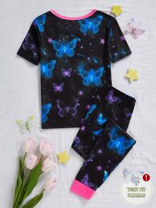 Conjunto de pijama infantil feminino de 1 peça, modelagem justa, estampa luminosa de borboletas e céu estrelado por toda a peça, com detalhes em rosa para um estilo delicado e encantador. Tecido elástico e luminoso, confortável para dormir ou usar no dia a dia, lavável à máquina. - Multicolorido - Ver 2