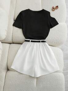 SHEIN Franclia 女士两件套：圆领短袖上衣，右肩镂空设计，饰有金属装饰；高腰A字短裤，配有预装黑色皮带；百搭时尚，适合日常穿着。 - 彩色 - 查看 2