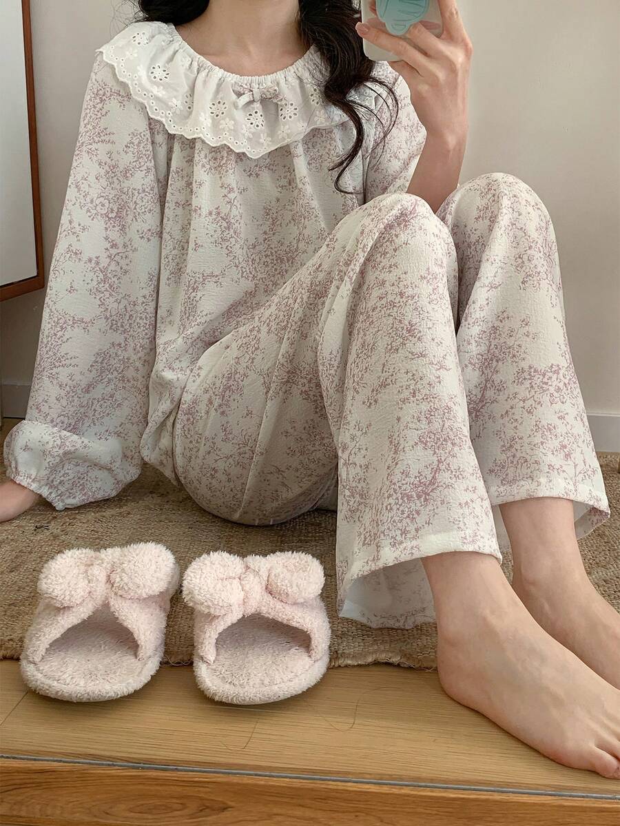 SHEIN Vintaside Kids Bộ đồ ngủ mùa xuân/thu cho bé gái, họa tiết hoa, tay phồng, phối màu tương phản, hiệu Schiffy, gồm áo và quần. - Nhiều màu - Xem 1