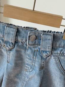 Spódnica w kształcie litery A z luźnego spranego denimu dla dziewczynki, z zakładkami krzyżowymi i falbanką, wykonana z miękkiego denimu bawełnianego, niezbędny element stylizacji dla modnych dziewczynek, odpowiednia na wiosnę/jesień, uniwersalna do codziennego noszenia, na sesje zdjęciowe, wyjścia, spotkania towarzyskie, wędrówki, nowość na jesień - Średni jeans - Zobacz 6