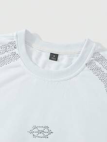 Manfinity EMRG 男士高街街头重磅不规则线条镶钻街头时尚圆领短袖T恤，针织圆领T恤，简约不规则线条设计，奢华钻石装饰，适合休闲场合、时尚穿搭、街头风格、户外活动、返校季、节日礼物、男友礼物 - 白色 - 查看 4