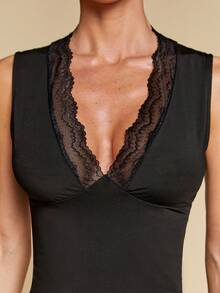 COSMINA Women's Contrast Lace Deep V-Neck Camisole And Capri Pants 2-Piece Set, Elegant Outfit, Commuter Style, Lace Splice V-Neck Top, Daily Wear, Spring/Summer, Casual Women's Clothing, Paired With Jacket, Fashionable Set, Black Elegant Ladies Suit - Black - View 2