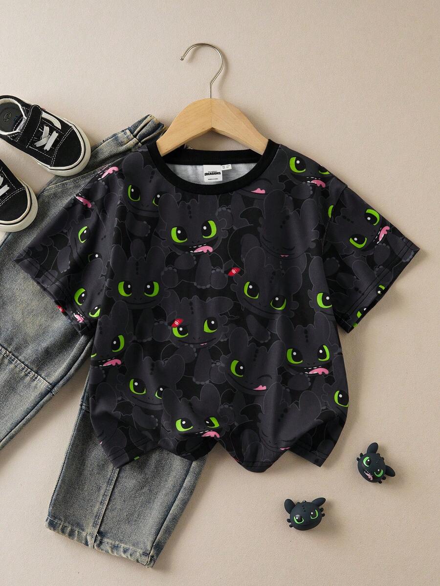 SHEIN How to Train Your Dragon قميص تي شيرت قصير الأكمام بطبعة كاملة للرقبة المستديرة، للأولاد، صيفي - الأسود - مشاهدة 1