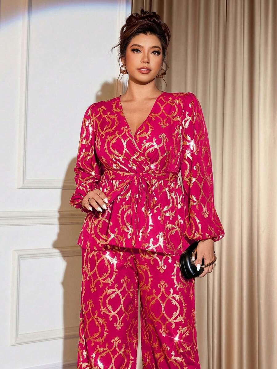 Cravure 大码女装复古优雅风，金色箔印V领系带衬衫和松紧腰裤两件套（星期三美学） - 玫紅色 - 查看 1