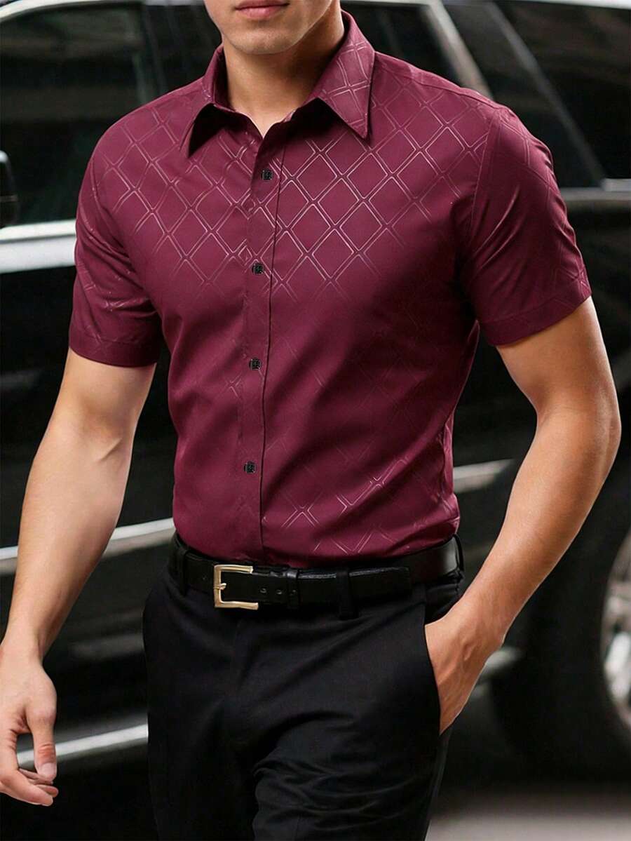 Manfinity Mode 男士纯色休闲短袖衬衫，纽扣前开襟设计，夏季百搭 - 酒紅色 - 查看 1