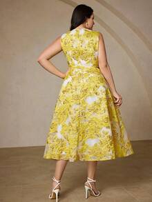 BELROSIE Elegant Sleeveless Dress With Square Neckline, Gold Foil Floral Print Fabric, Fitted Waist, Suitable For Wedding Season, Plus Size - Yellow - View 7