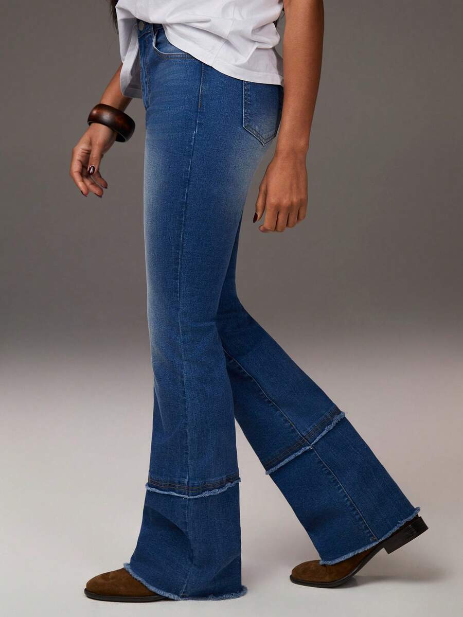 Athîral Denim Jeans acampanados azules con estampado casual/de vacaciones/para ir al trabajo, artículo versátil, apto para usar en el aeropuerto, de tela de mezclilla elástica y cómoda, adecuado para uso al aire libre, ajuste ceñido. Primavera y verano, vacaciones de primavera, ropa casual para damas - Azul lavado medio - Ver 1