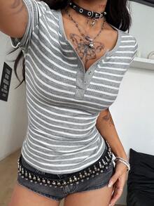 Coolane 女士春季街头风返校季颓废风Y2K休闲简约罗纹针织条纹弹力舒适撞色纽扣方领短袖T恤 - 灰色 - 查看 2