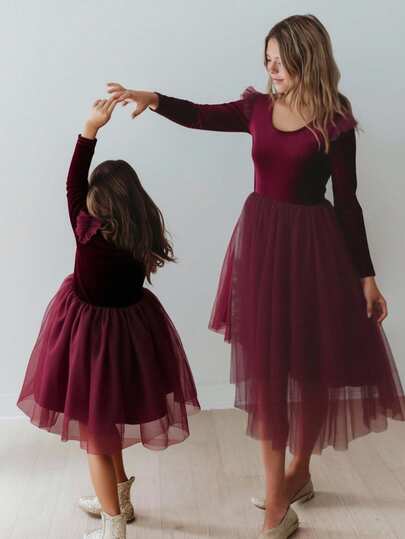 This Adorable One-Piece Knitted Round Neck, Ruffled, Sequined Mesh Red Dress For Baby Girls Is Perfect For Autumn And Winter. Red Is Suitable For Christmas, Parties, Everyday Wear, School, Birthday Dresses, Princess Dresses, Mother-Daughter/Sister Matching Outfits, Wedding Dresses, Carnival Evening Gowns, And More. A Comfortable Autumn/Winter Style, Perfect For Christmas.