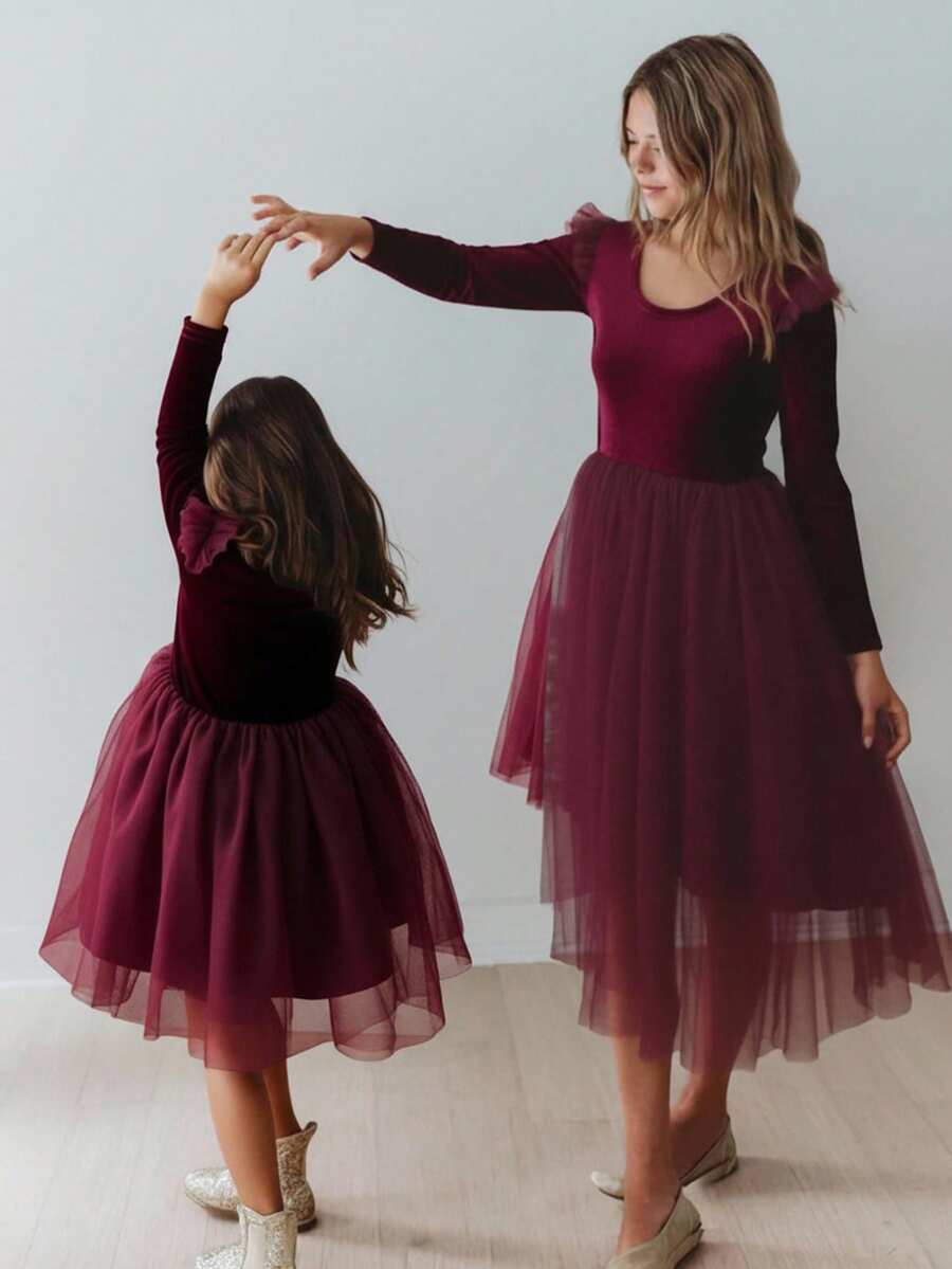 This Adorable One-Piece Knitted Round Neck, Ruffled, Sequined Mesh Red Dress For Baby Girls Is Perfect For Autumn And Winter. Red Is Suitable For Christmas, Parties, Everyday Wear, School, Birthday Dresses, Princess Dresses, Mother-Daughter/Sister Matching Outfits, Wedding Dresses, Carnival Evening Gowns, And More. A Comfortable Autumn/Winter Style, Perfect For Christmas. - Red - View 1