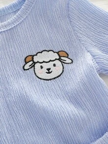 Bộ đồ ngủ 4 món cho bé gái, họa tiết thỏ và cừu dễ thương, thêu trang trí, cổ tròn, tay áo và gấu áo xếp ly, tay ngắn và quần short, thoải mái, màu xanh dương và màu mơ. - Xanh và trắng - Xem 5