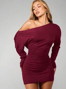 MISSGUIDED Off Shoulder One Sleeve Ruched Mini Dress Long Sleeve Asymmetric Bodycon Party Evening Club - Burgundy - View 5