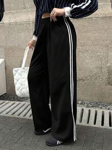 SHEIN EZwear 大码女式休闲黑色侧条纹裤，简约时尚，适合日常休闲穿着、毕业季、返校季、毕业典礼、女教师着装等场合。 - 黑色 - 查看 8