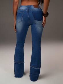 Athîral Denim Jeans acampanados azules con estampado casual/de vacaciones/para ir al trabajo, artículo versátil, apto para usar en el aeropuerto, de tela de mezclilla elástica y cómoda, adecuado para uso al aire libre, ajuste ceñido. Primavera y verano, vacaciones de primavera, ropa casual para damas - Azul lavado medio - Ver 2