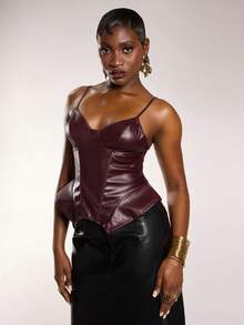 Normani Débardeur polyvalent à la mode pour femmes avec des détails uniques de coupe et d'ourlet. Top  pour femmes, top corset  pour femmes, top sexy  pour femmes - Rouge foncé - Voir 6