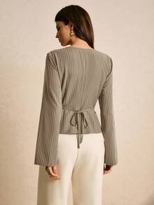 Poéselle 女士交叉裹身长袖褶皱不对称条纹衬衫 - 卡其色 - 查看 3