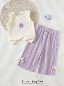 Cozy Pixies 两件套女婴/幼儿套装：白色针织无袖碎花上衣和紫色条纹针织弹力腰阔腿裤，适合休闲、日常穿着、外出、聚会、度假、玩耍、运动、旅行、摄影等多种场合。 - 彩色 - 查看 3