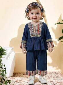 SHEIN 女婴休闲碎花上衣和裤子套装（2件套），适合春夏季节、居家、户外、旅行、聚会、日常穿着。 - 彩色 - 查看 3