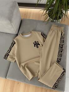 Manfinity Homme Bộ áo thun và quần nam in chữ và hình học - Nhiều màu - Xem 2