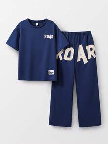 SHEIN 2件套儿童/青少年男童休闲日常舒适字母印花圆领短袖T恤和针织裤套装 - 藏蓝色 - 查看 3