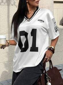 SHEIN EZwear 大码女式夏季至初秋休闲运动感幸运数字01和加州字母图案缎面和网眼拼接宽松V领落肩长袖大码运动衫T恤 - 黑與白 - 查看 5