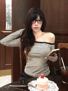 DAZY 露肩细条纹长袖T恤，独特简约风格女式春季上衣 - 黑色 - 查看 1